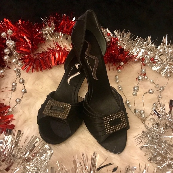 💥NEW LISTING💥 Nina Zirconia Satin Heel - Picture 5 of 8